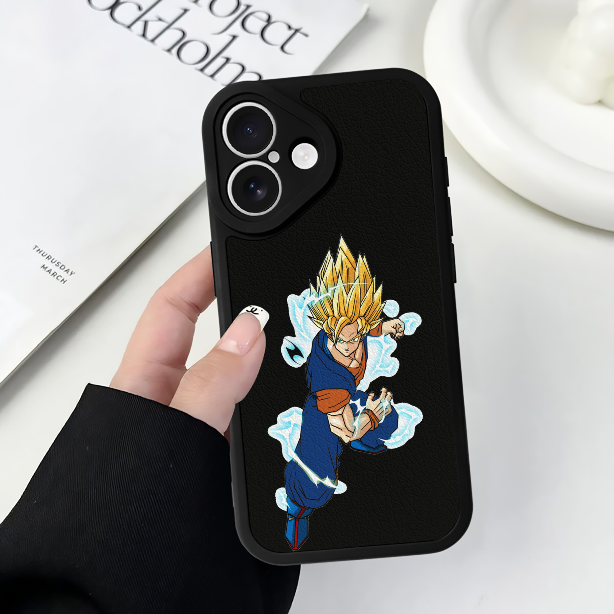 （画像用） ドラゴンボール 孫 悟飯（そんごはん）DRAGON BALL Son Gohan 【iPhone 16シリーズ対応】シリコンスマホケース（レザー調） 材質：シリコン